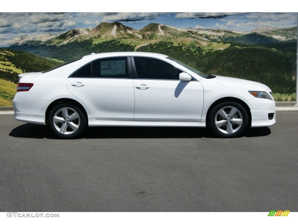 2011 Camry SE V6 - Super White / Ash photo #2