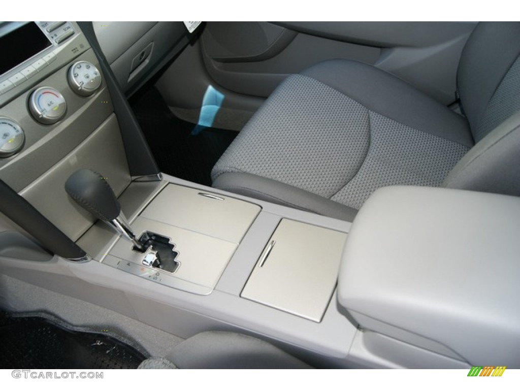 2011 Camry SE V6 - Super White / Ash photo #6
