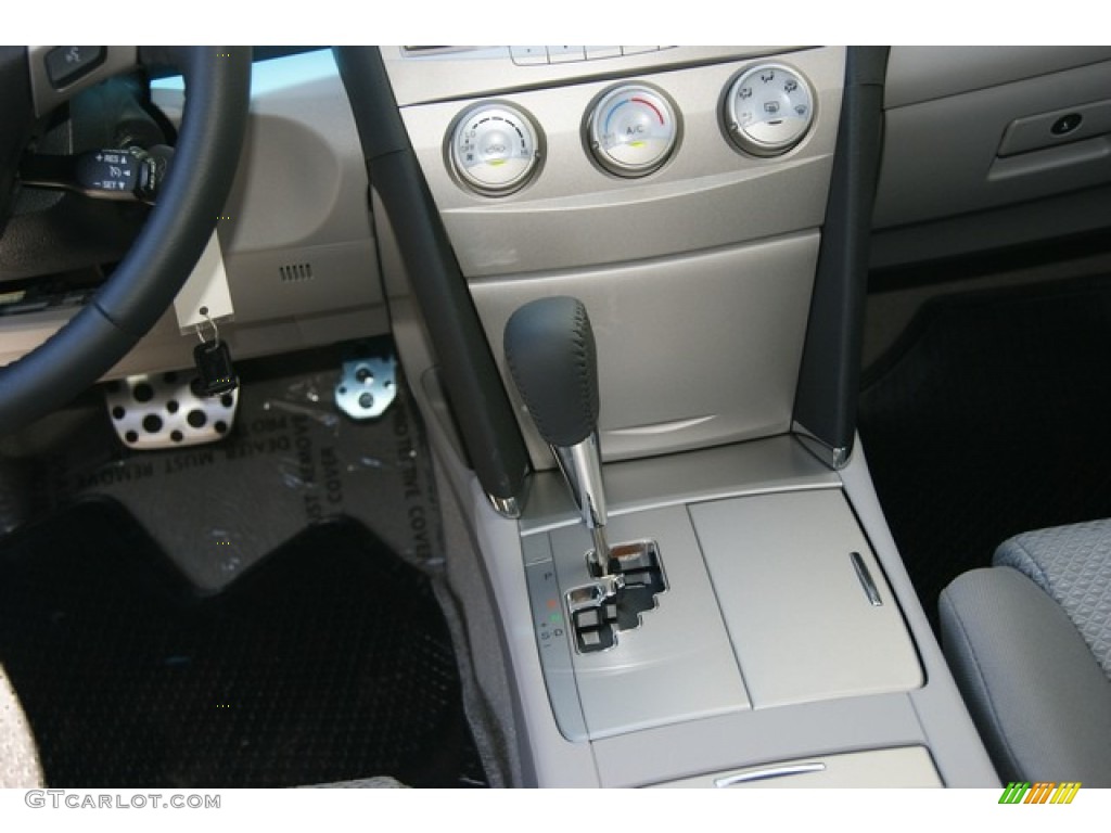 2011 Camry SE V6 - Super White / Ash photo #12