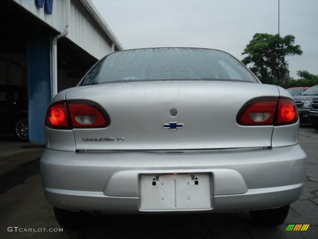 2002 Cavalier LS Sedan - Ultra Silver Metallic / Graphite photo #7