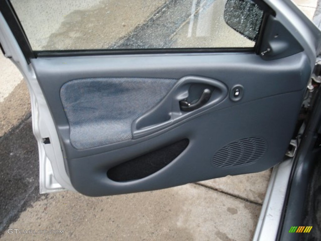 2002 Chevrolet Cavalier LS Sedan Graphite Door Panel Photo #50616243