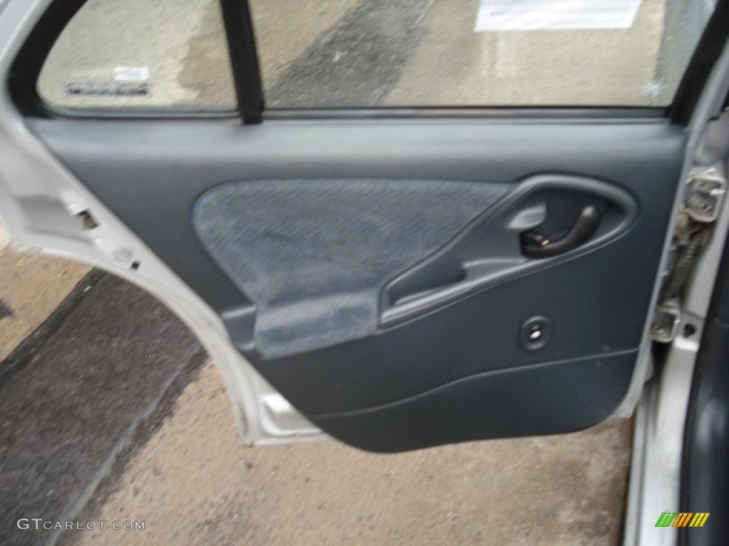 2002 Chevrolet Cavalier LS Sedan Door Panel Photos