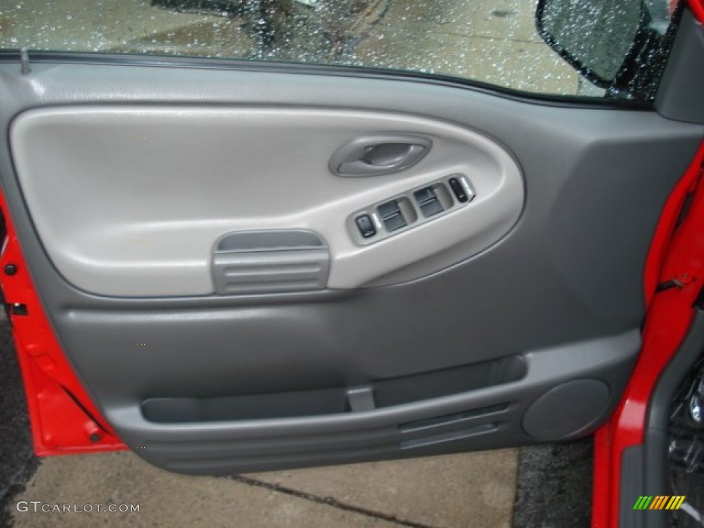 2004 Chevrolet Tracker ZR2 4WD Medium Gray Door Panel Photo #50616603