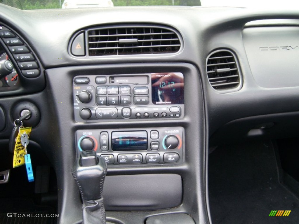 2001 Chevrolet Corvette Convertible Controls Photo #50619132
