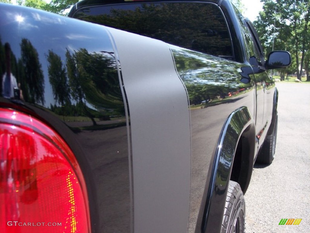 2003 Dakota Sport Club Cab 4x4 - Black / Dark Slate Gray photo #22