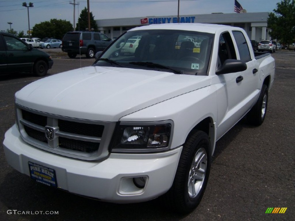 2011 Dakota Big Horn Crew Cab 4x4 - Bright White / Dark Slate Gray/Medium Slate Gray photo #1