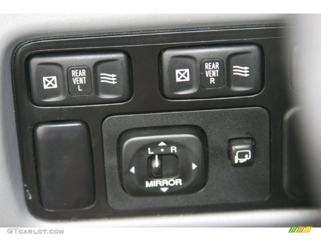 2002 Lexus LX 470 Controls Photo #50620974