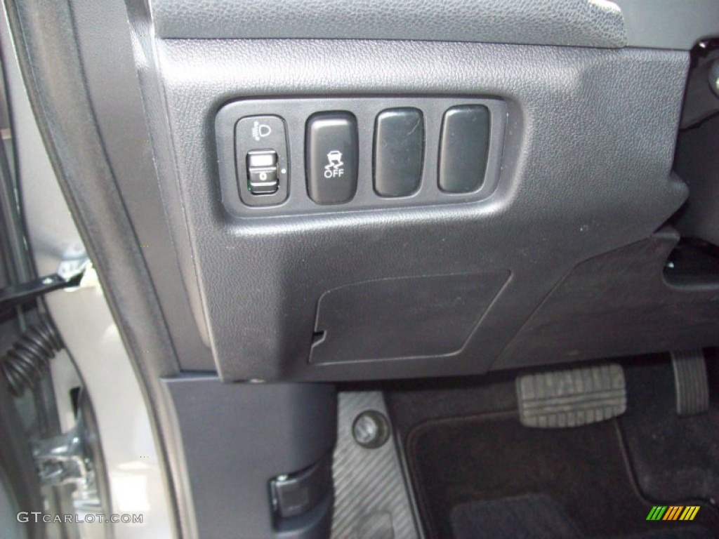 2011 Mitsubishi Outlander Sport SE 4WD Controls Photo #50628770