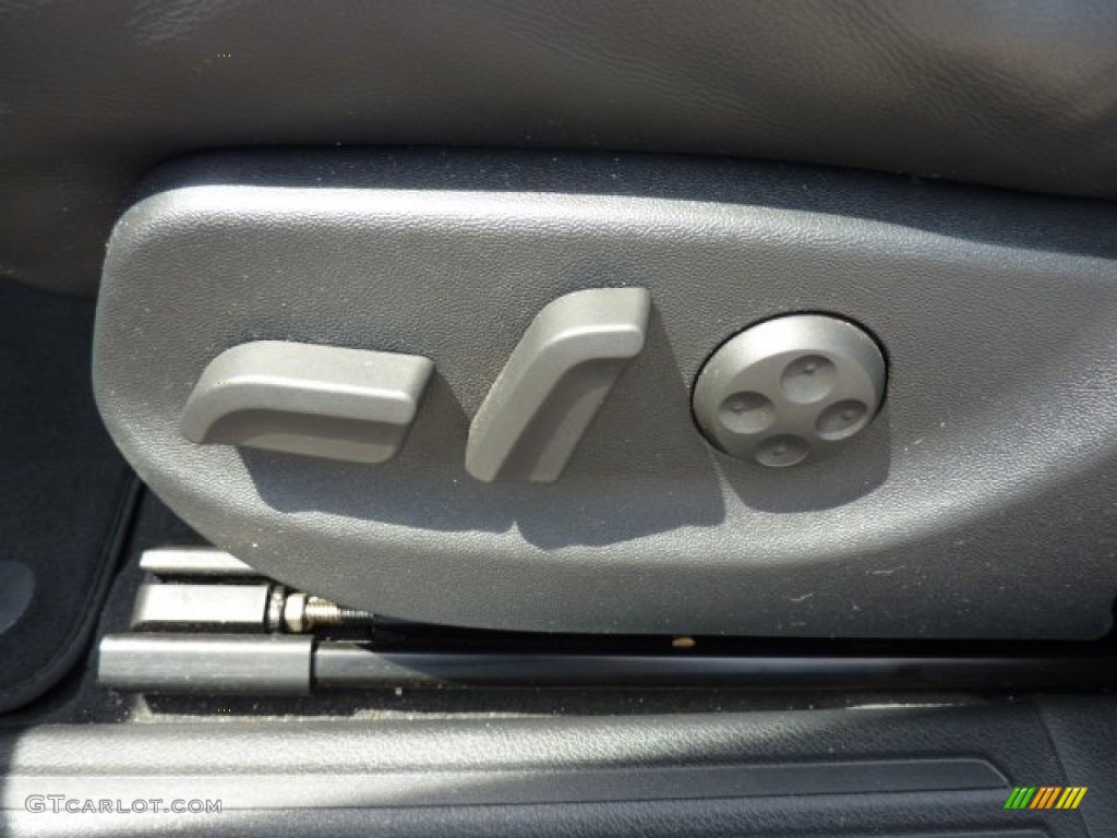 2008 Audi S6 5.2 quattro Sedan Controls Photo #50629395