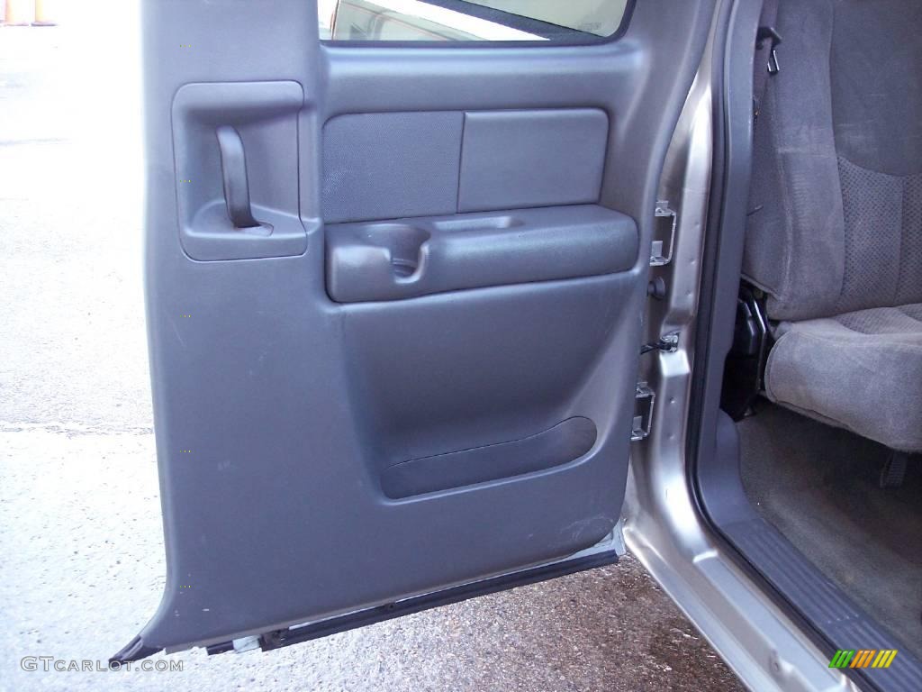 2003 Silverado 1500 LS Extended Cab 4x4 - Light Pewter Metallic / Dark Charcoal photo #32