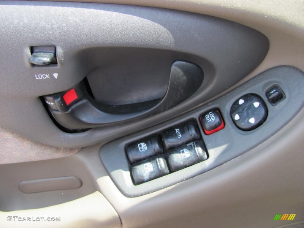 1999 Chevrolet Malibu Sedan Controls Photo #50633019