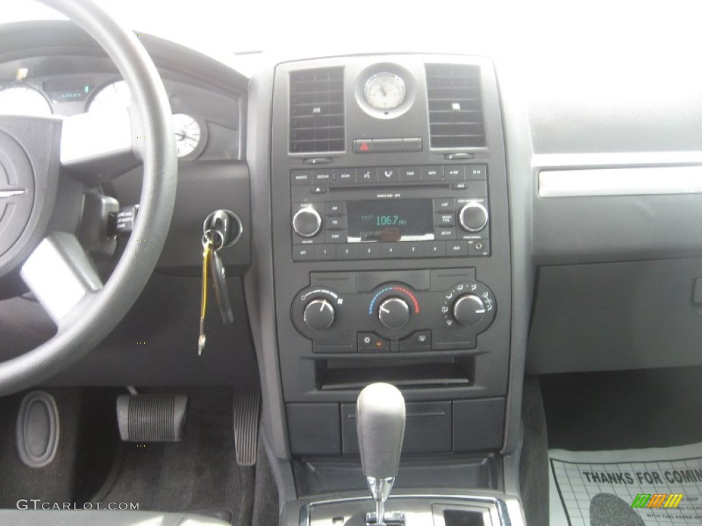 2008 Chrysler 300 LX Controls Photo #50635533