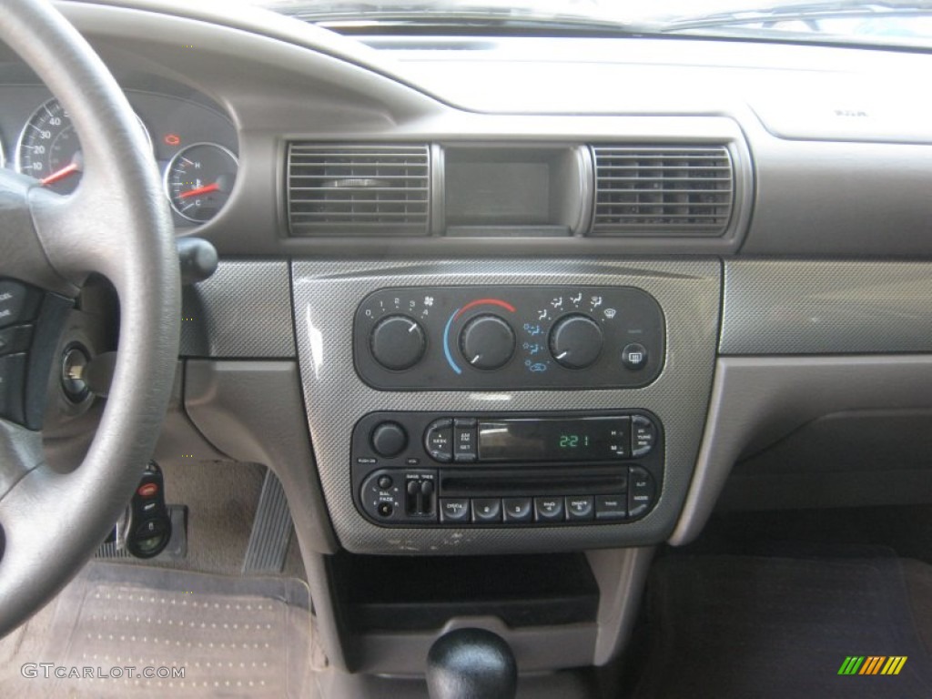 2004 Chrysler Sebring Sedan Controls Photo #50642043