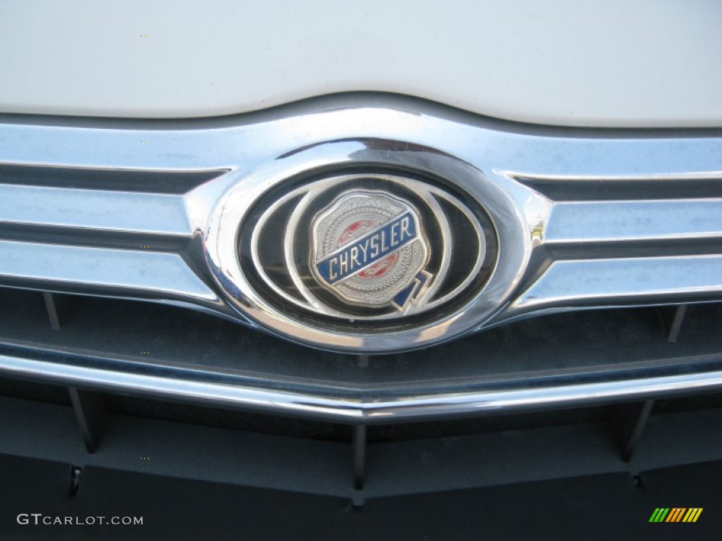 2004 Chrysler Sebring Sedan Marks and Logos Photos