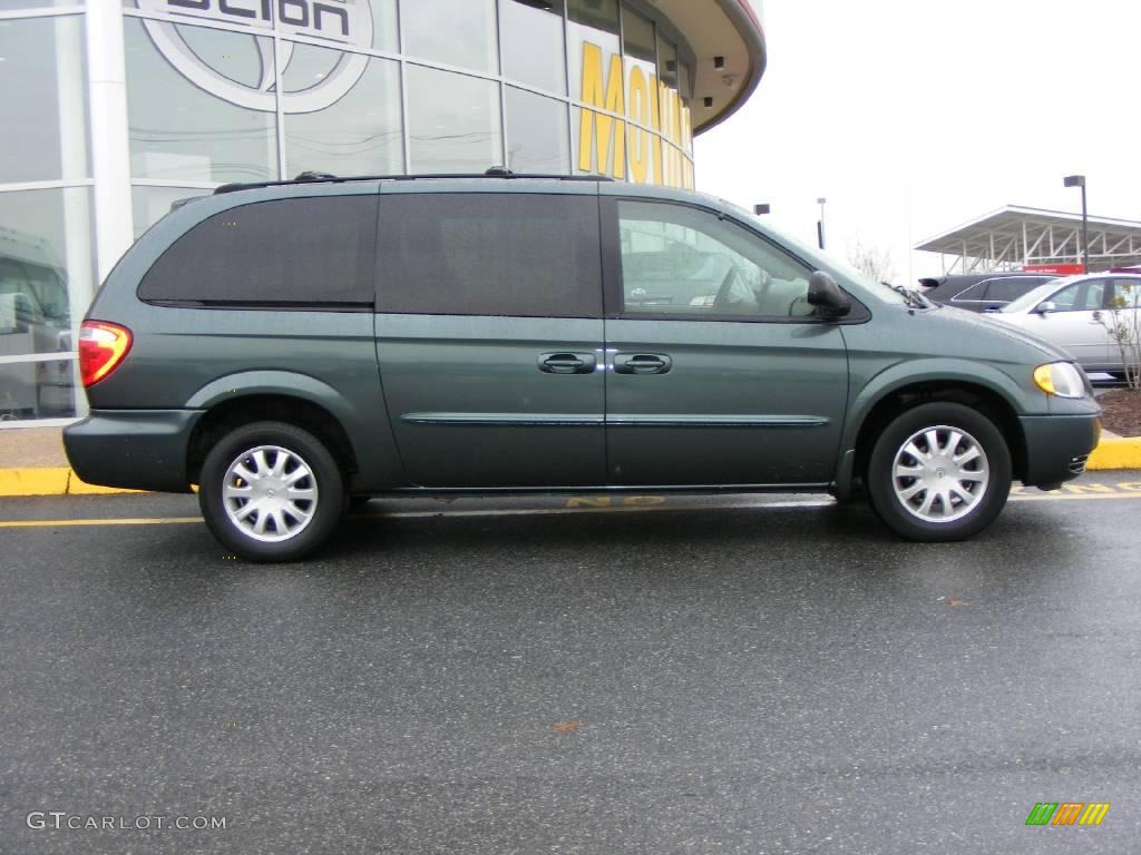 2003 Town & Country LX - Onyx Green Pearl / Taupe photo #21