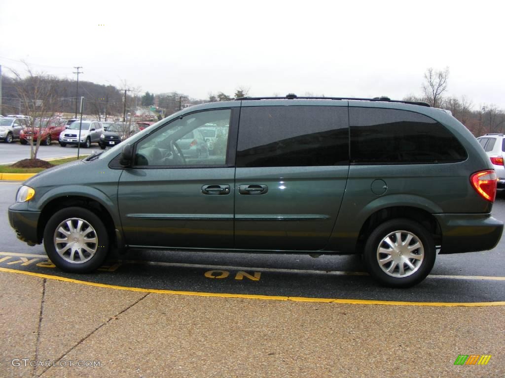 2003 Town & Country LX - Onyx Green Pearl / Taupe photo #22