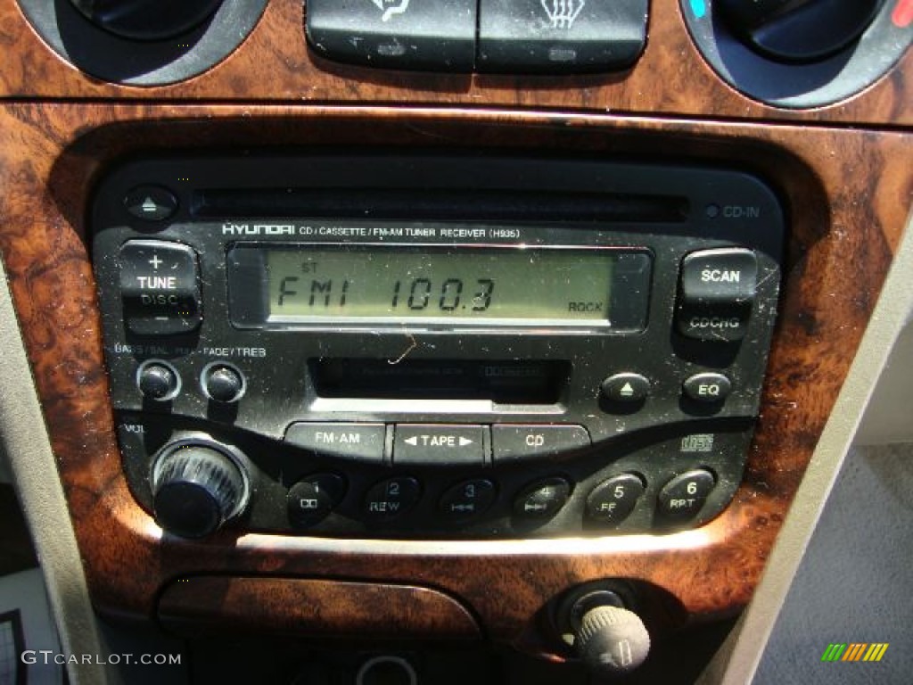 2001 Hyundai Sonata GLS V6 Controls Photos