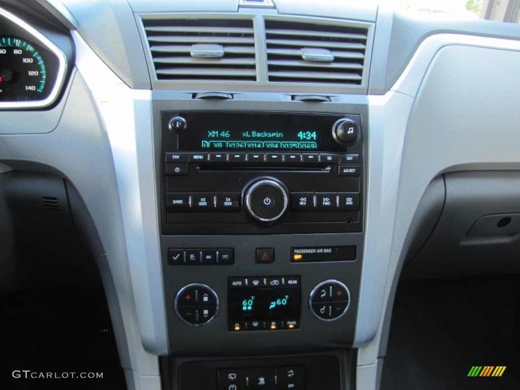 2011 Chevrolet Traverse LT AWD Controls Photo #50646669