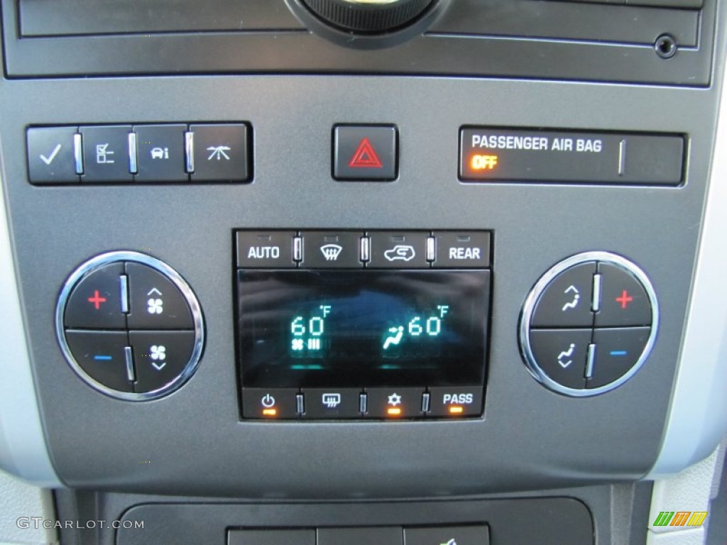 2011 Chevrolet Traverse LT AWD Controls Photo #50646678
