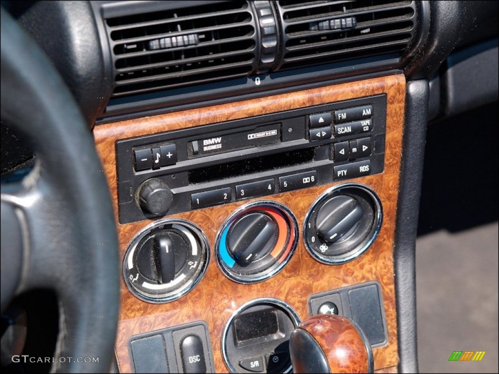2000 BMW Z3 2.3 Roadster Controls Photo #50647038