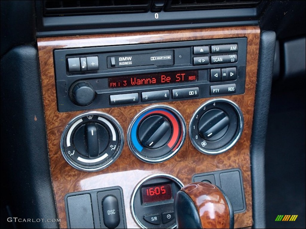 2000 BMW Z3 2.3 Roadster Controls Photo #50647044
