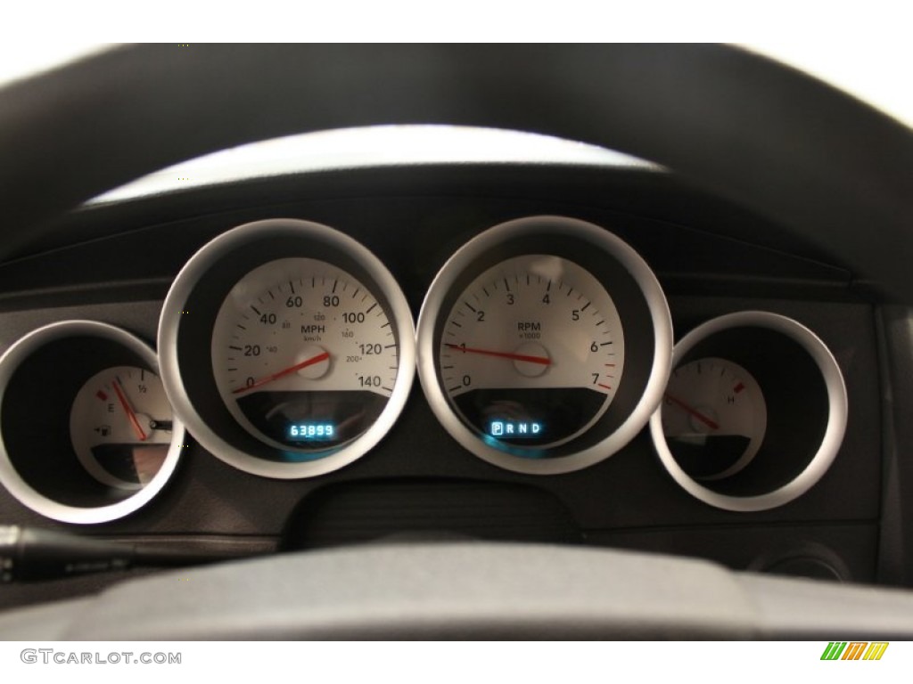 2006 Dodge Magnum SXT Gauges Photos