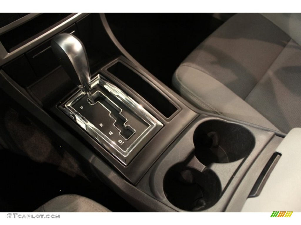 2006 Dodge Magnum SXT 5 Speed Autostick Automatic Transmission Photo #50648178