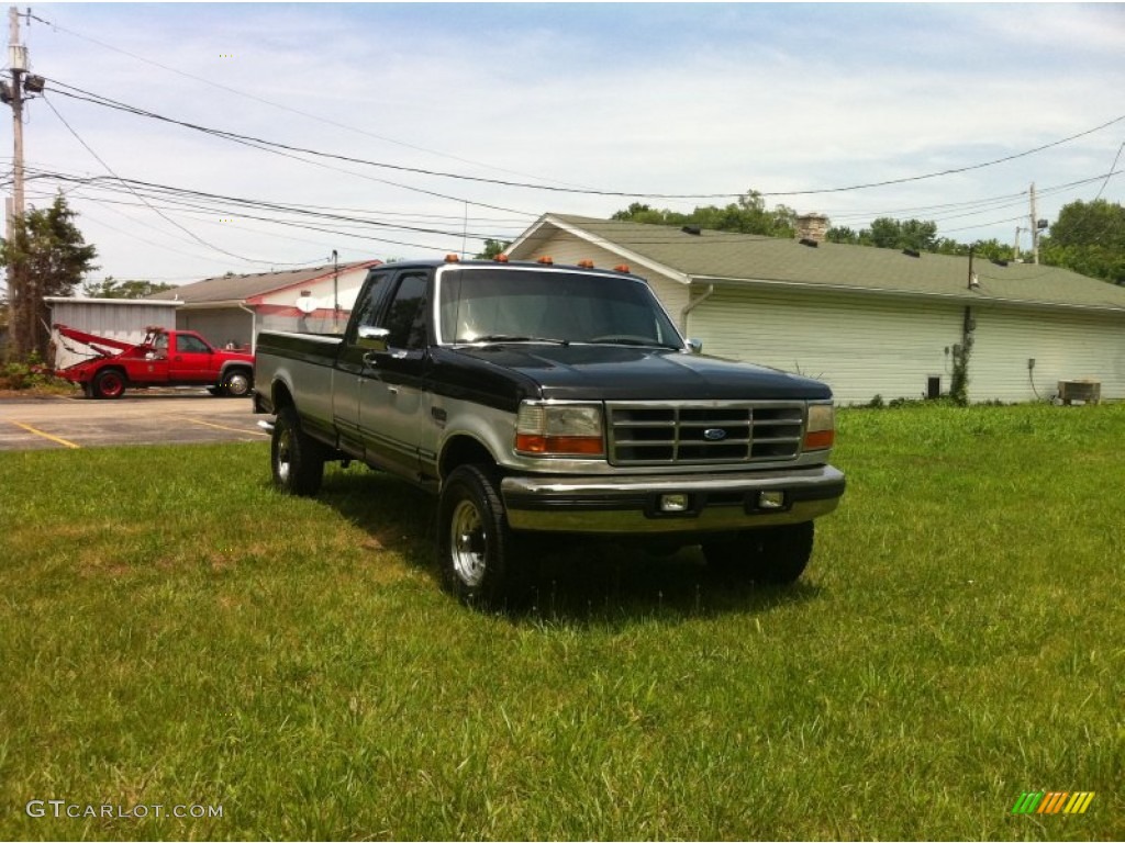 1996 F250 XL Extended Cab 4x4 - Black / Grey photo #2
