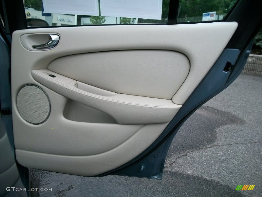 2004 Jaguar X-Type 2.5 Ivory Door Panel Photo #50653810