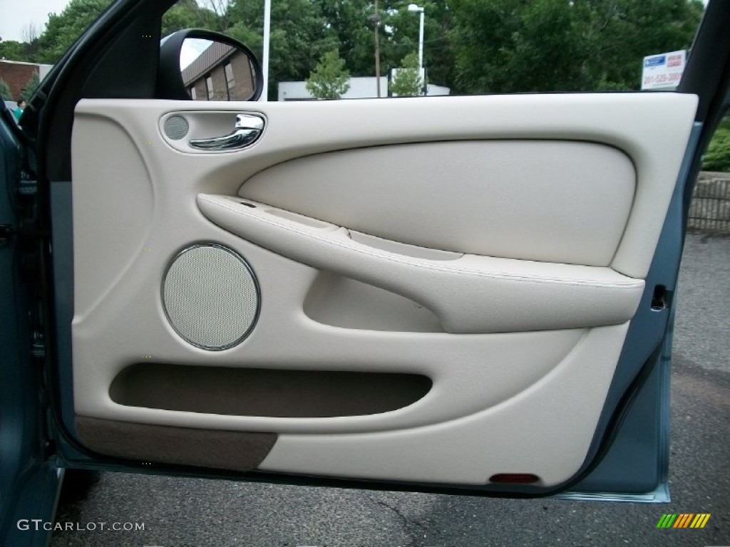 2004 Jaguar X-Type 2.5 Ivory Door Panel Photo #50653836