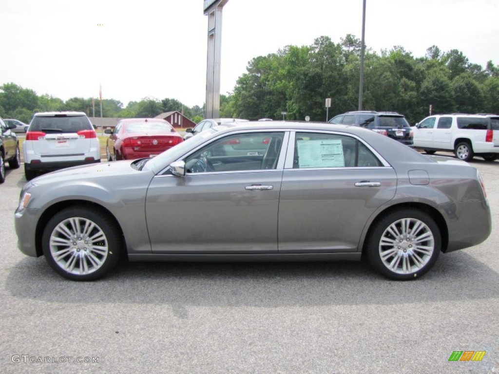 2011 300 C Hemi - Tungsten Metallic / Dark Frost Beige/Light Frost Beige photo #4