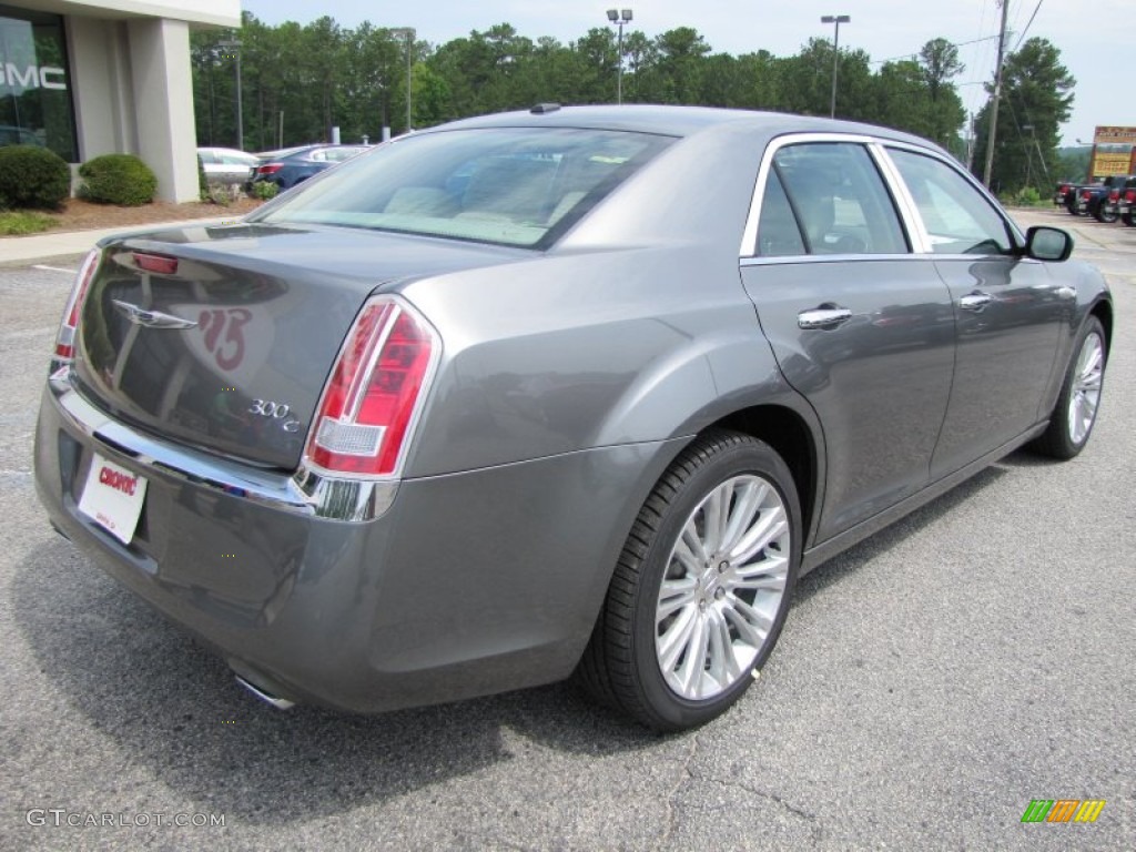 2011 300 C Hemi - Tungsten Metallic / Dark Frost Beige/Light Frost Beige photo #7