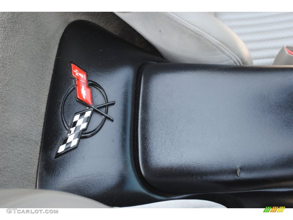 1998 Chevrolet Corvette Coupe Marks and Logos Photo #50656111