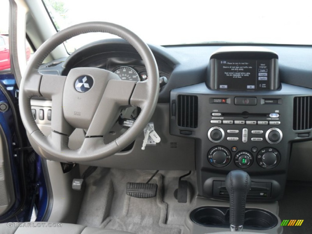 2010 Mitsubishi Endeavor SE AWD Controls Photo #50657306