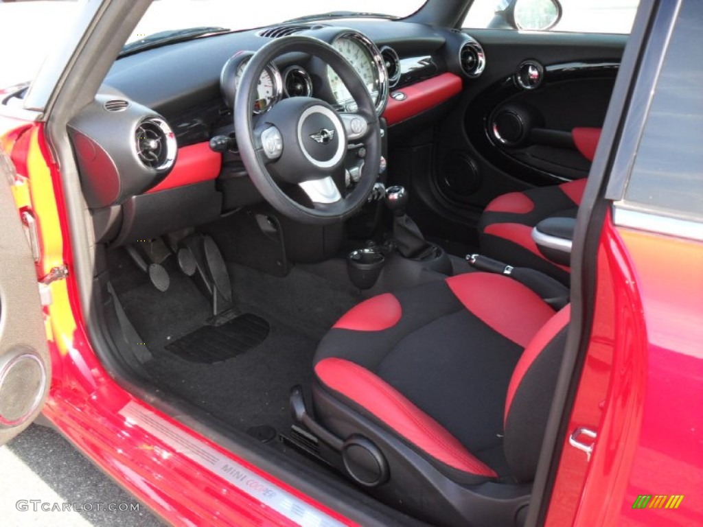 Black/Rooster Red Interior 2009 Mini Cooper Clubman Photo #50658695