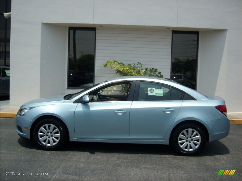 2011 Cruze LT - Ice Blue Metallic / Medium Titanium photo #4