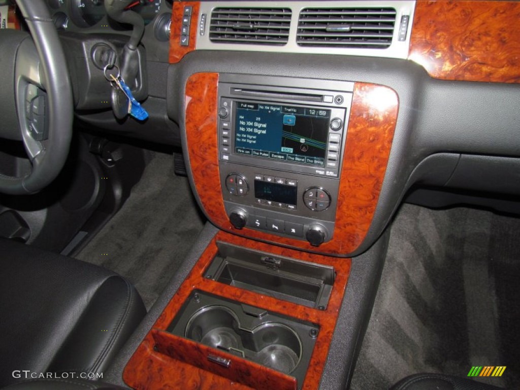2010 Chevrolet Suburban LTZ Controls Photos
