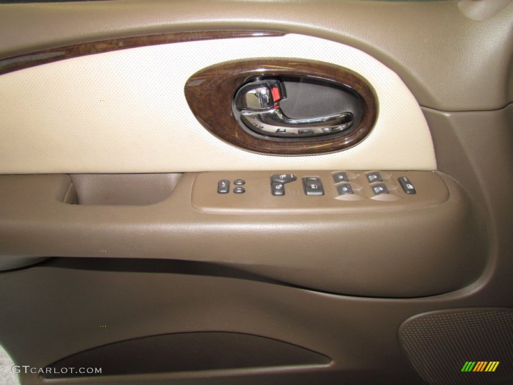 2007 Buick Rainier CXL Controls Photo #50660843