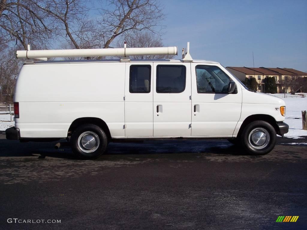 2002 E Series Van E350 Commercial - Oxford White / Medium Graphite photo #4