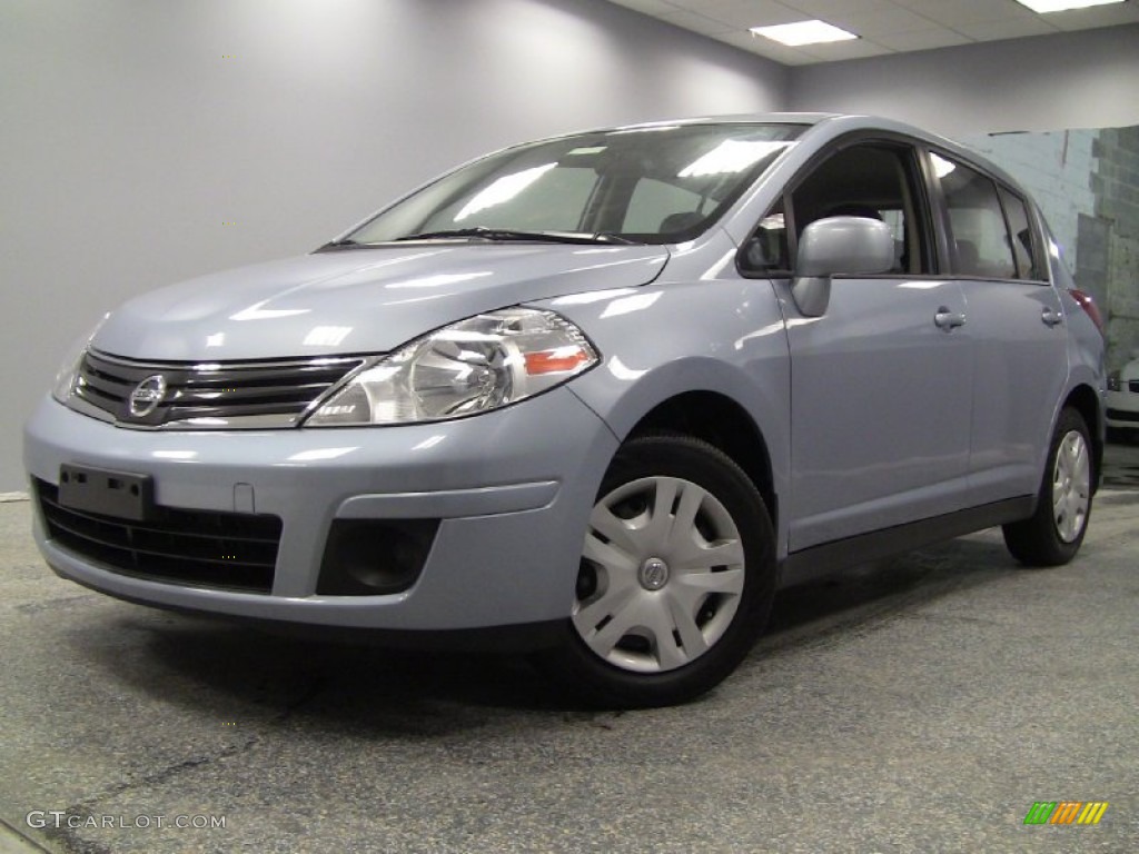 2010 Versa 1.8 SL Hatchback - Arctic Blue Metallic / Charcoal photo #1