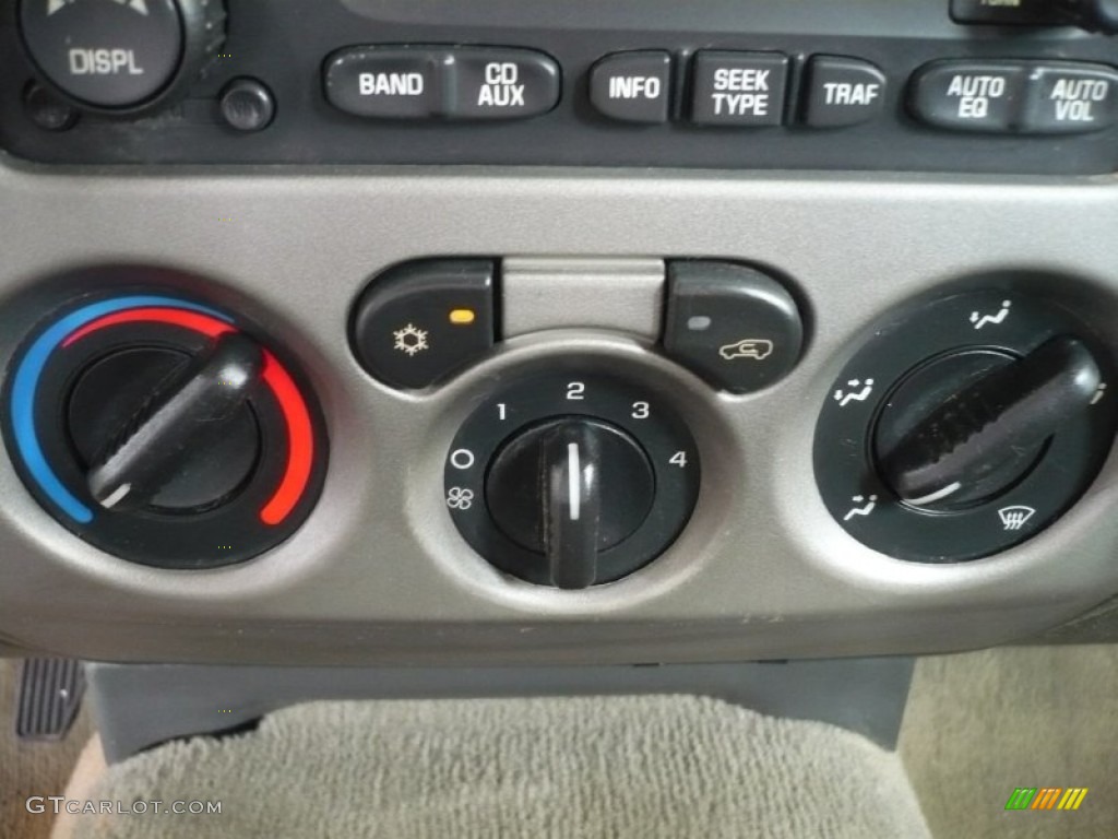 2005 Chevrolet Colorado LS Crew Cab 4x4 Controls Photo #50666239