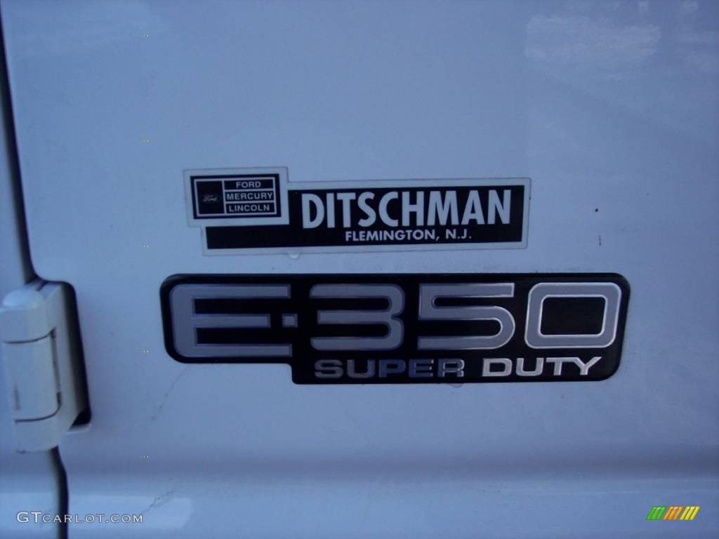 2002 E Series Van E350 Commercial - Oxford White / Medium Graphite photo #40