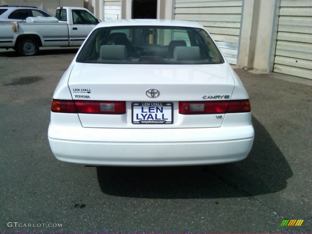 1998 Camry LE V6 - Super White / Oak photo #5