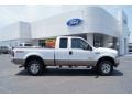 2004 Oxford White Ford F250 Super Duty Lariat SuperCab 4x4  photo #2