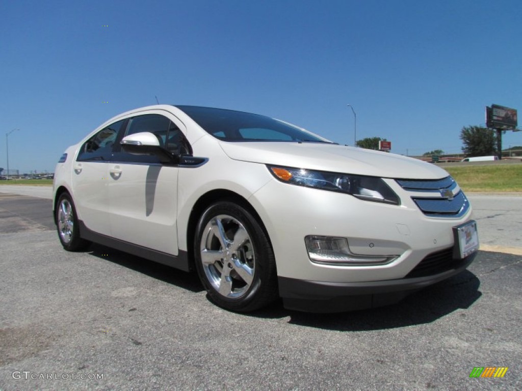 White Diamond Tricoat 2011 Chevrolet Volt Hatchback Exterior Photo #50673312