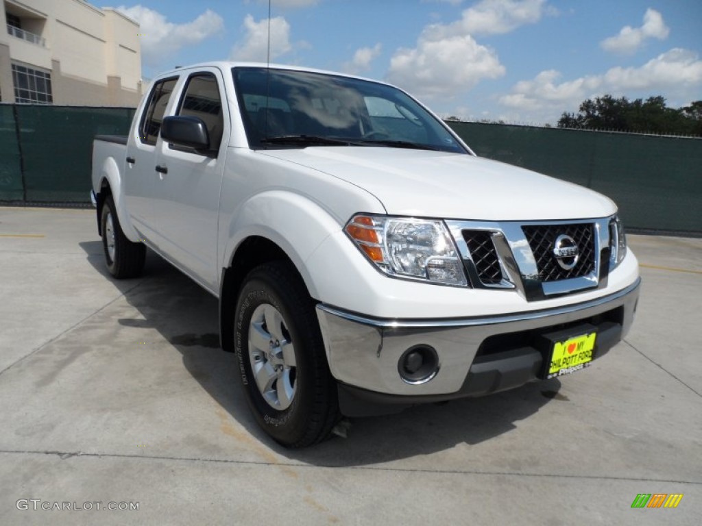 2011 Frontier SV Crew Cab 4x4 - Avalanche White / Steel photo #1