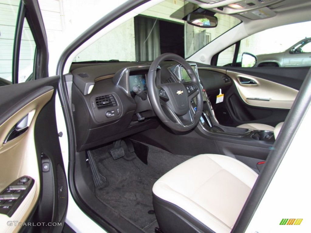 Light Neutral/Dark Accents Interior 2011 Chevrolet Volt Hatchback Photo #50673455