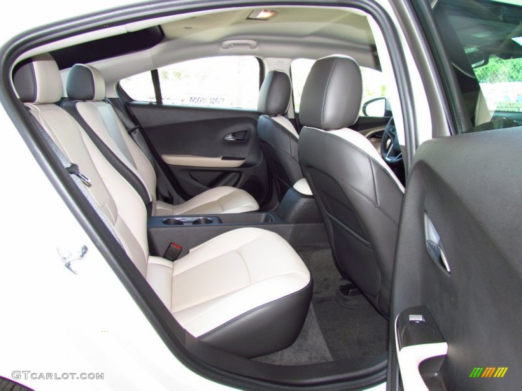 Light Neutral/Dark Accents Interior 2011 Chevrolet Volt Hatchback Photo #50673518