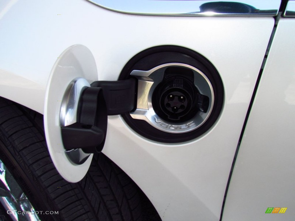 2011 Chevrolet Volt Hatchback Controls Photo #50673722