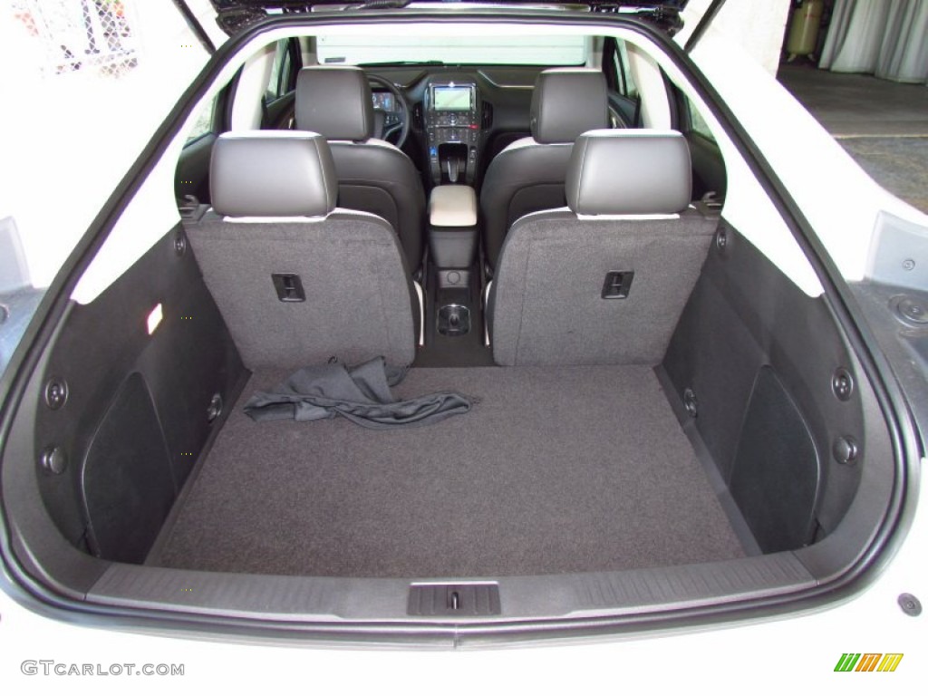 2011 Chevrolet Volt Hatchback Trunk Photo #50673761